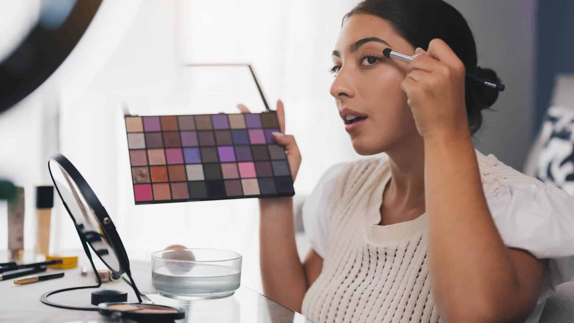 How do I put on eyeshadow?