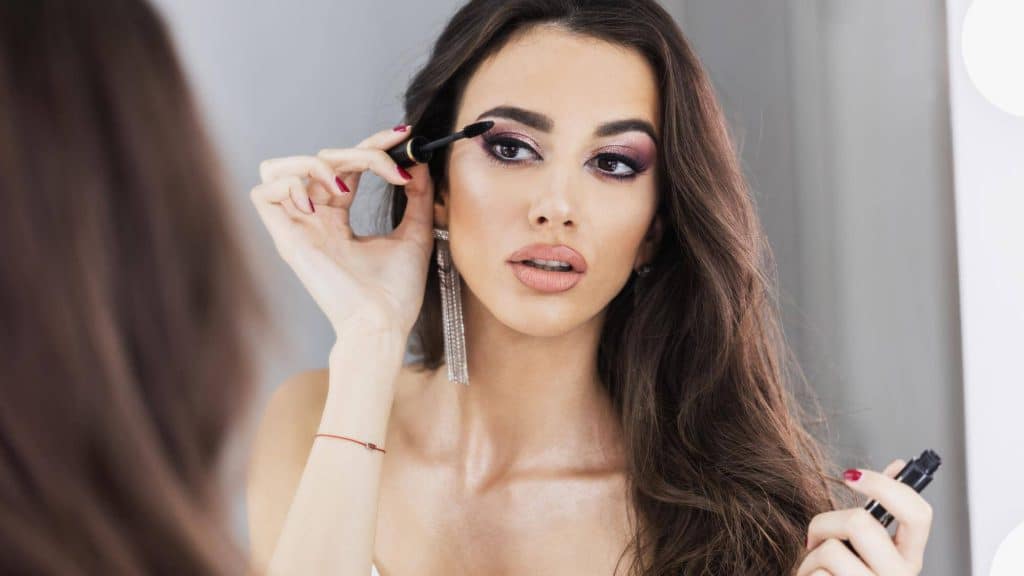 Apply mascara step by step.