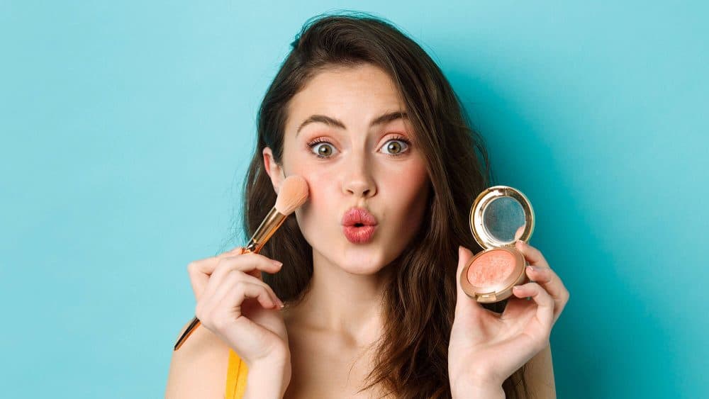 How to put on blush? • Heli Beauty