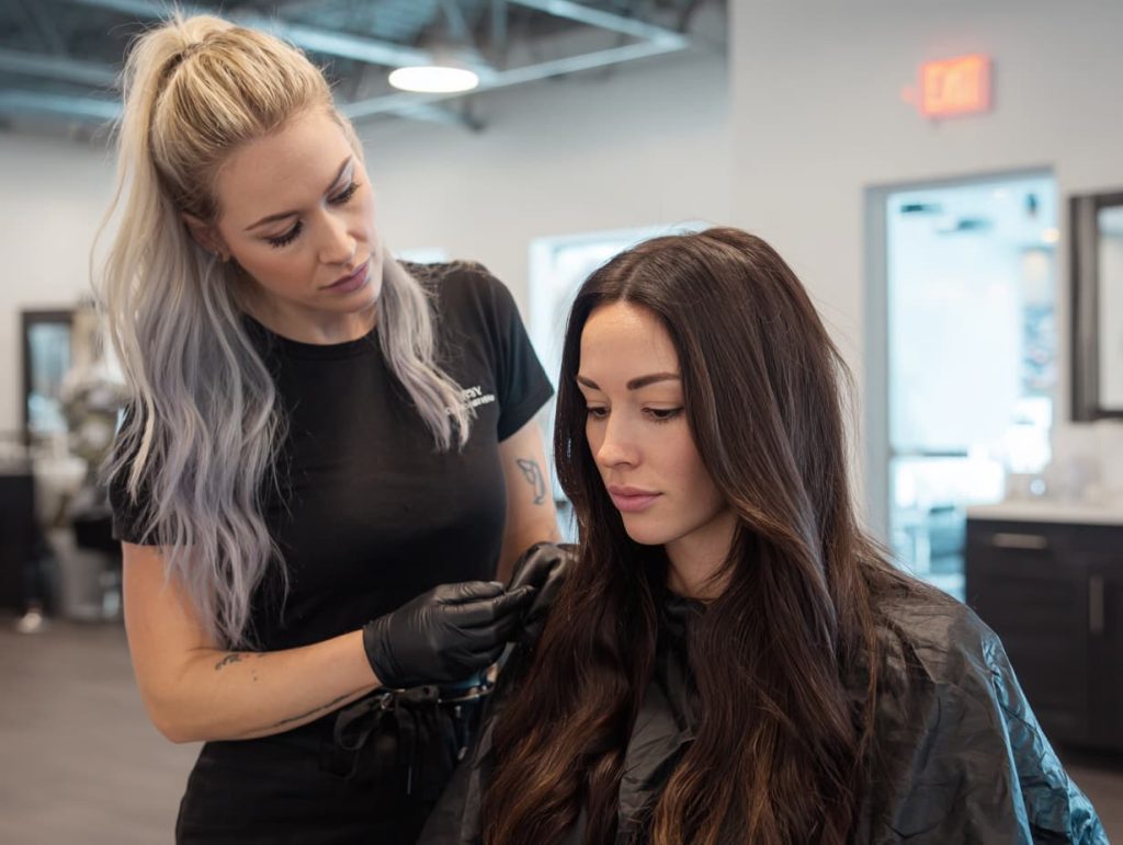 مراقبت تخصصی اکستنشن مو در هلی بیوتی